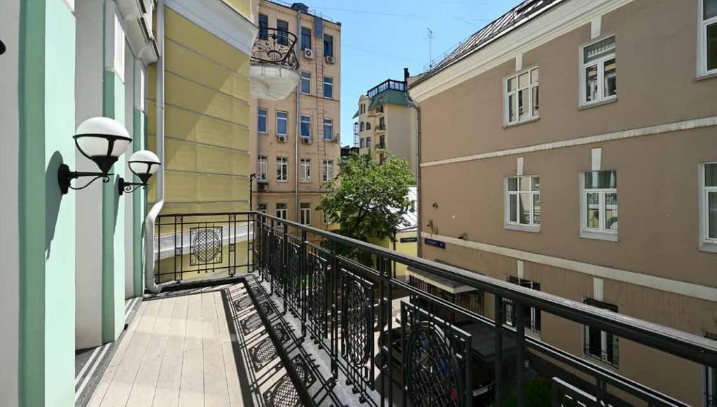 Комплекс представительских офисных особняков в класса 