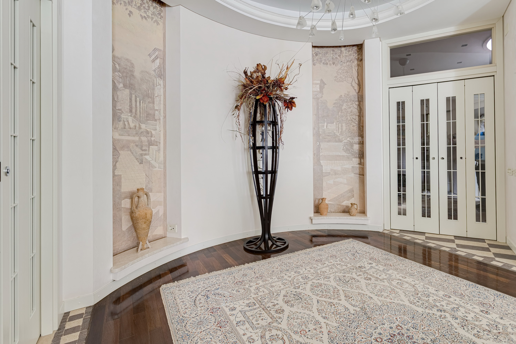 Роскошная квартира на Малой Полянке