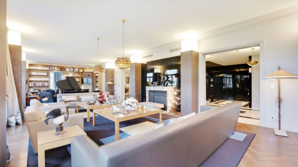 Дизайнерские апартаменты с видом на Эйфелеву башню